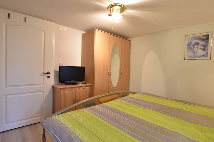 Room 4 of 18