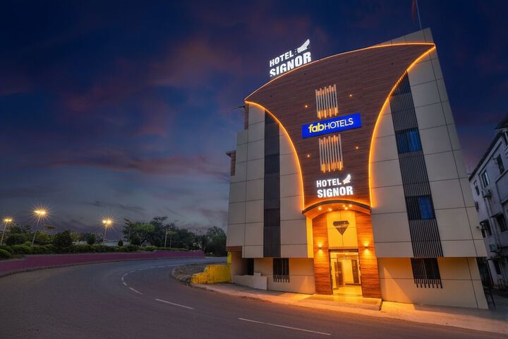 Fabhotel Prime Signor - Airport