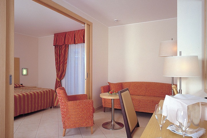 Room 14 of 49