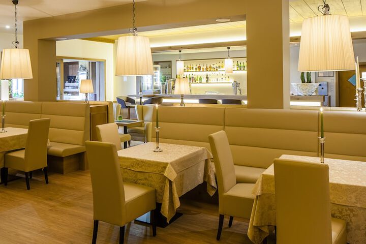 Dining 84 of 130
