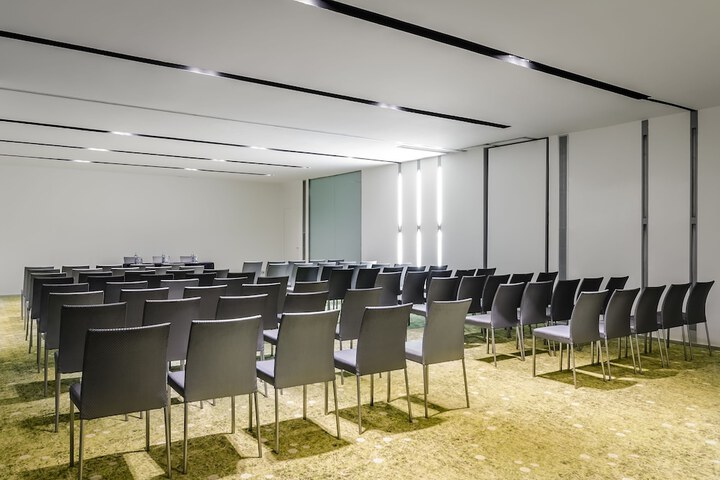 Business Center 53 of 61