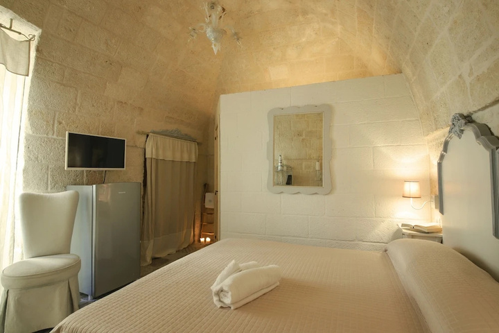 Room 3 of 14