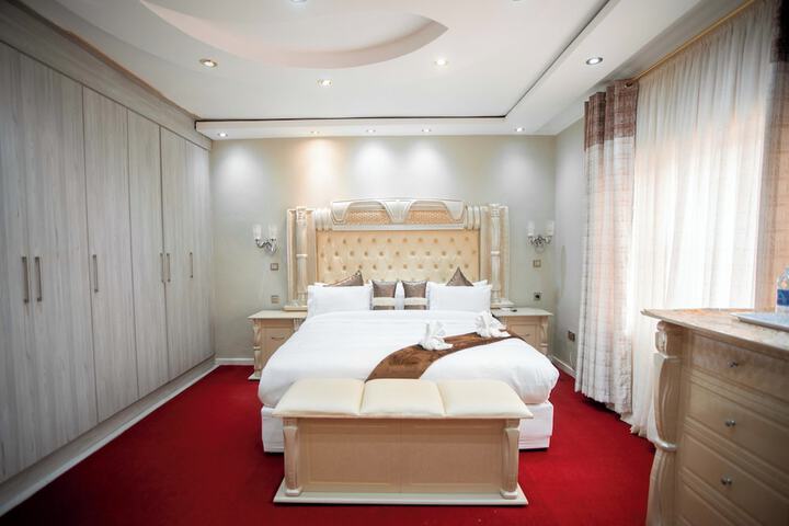 Room 4 of 23