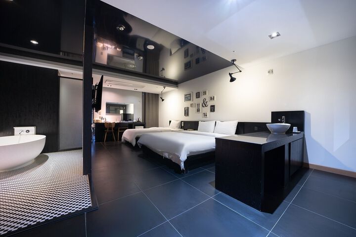 Room 79 of 176