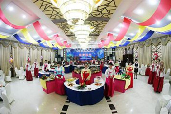 Ballroom/Hall 4 of 19