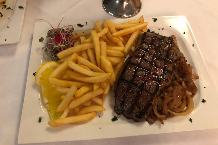 Dining 27 of 37