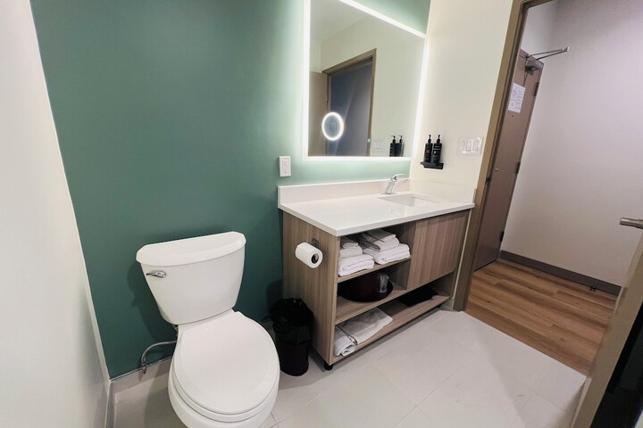 Room 10 of 16