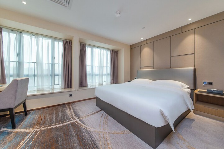 Room 13 of 83