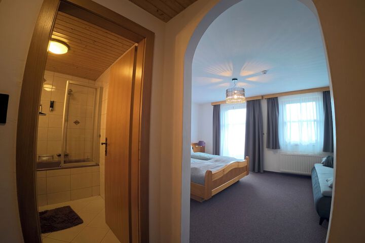 Room 7 of 96