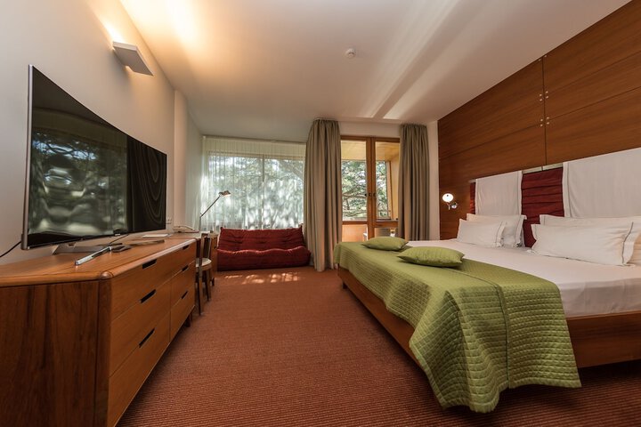 Room 16 of 158