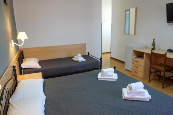 Room 2 of 41
