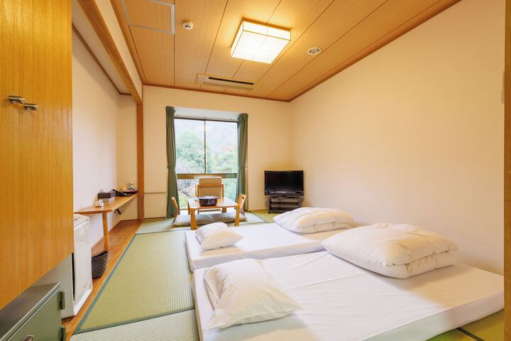 Room 8 of 35