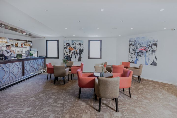 Lounge 111 of 164