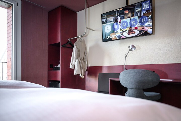 Room 10 of 21
