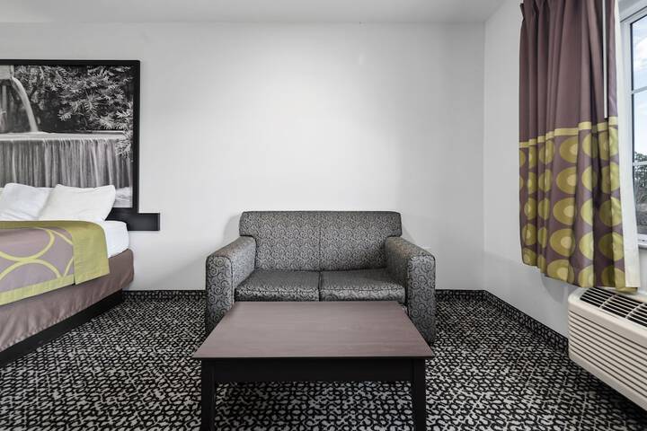 Room 4 of 38