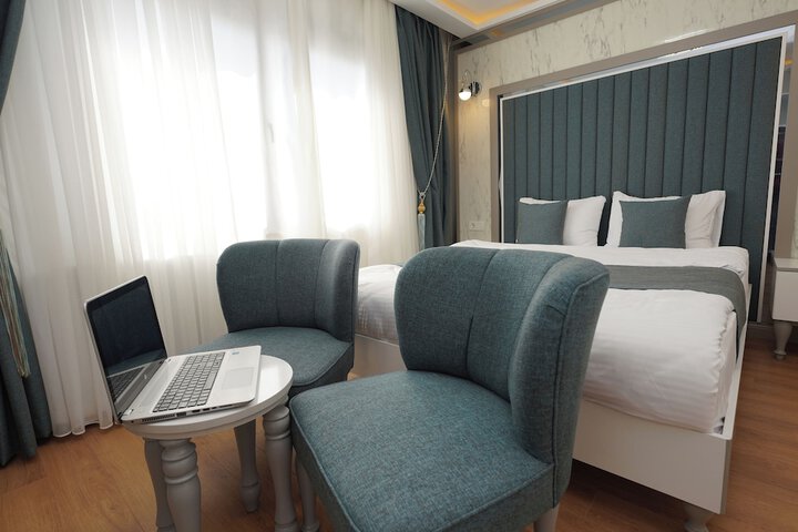 Room 52 of 104