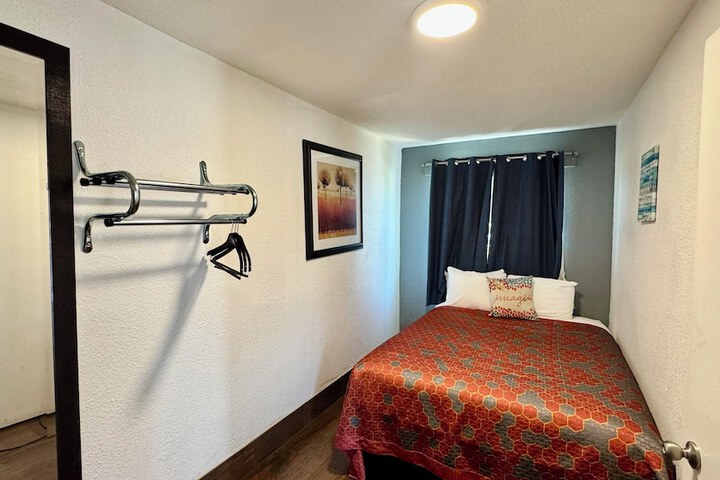 Room 7 of 30