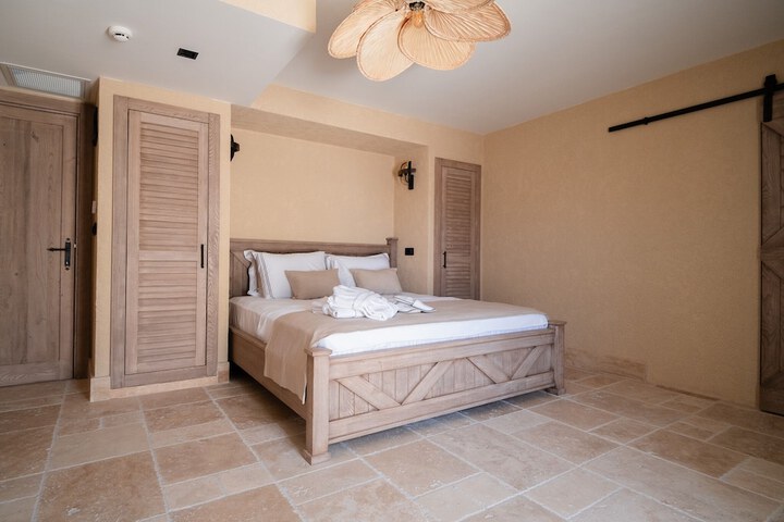 Room 14 of 38