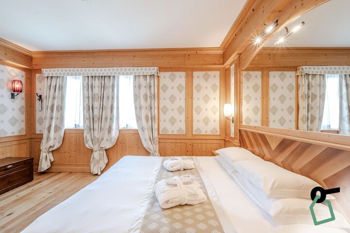 Room 8 of 65