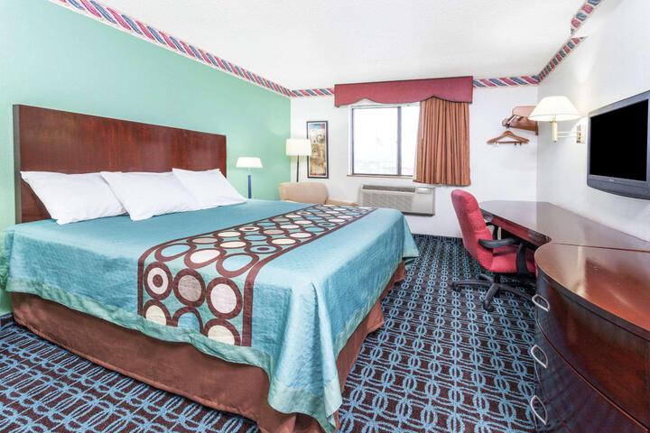 1 King Bed (5 of 16)