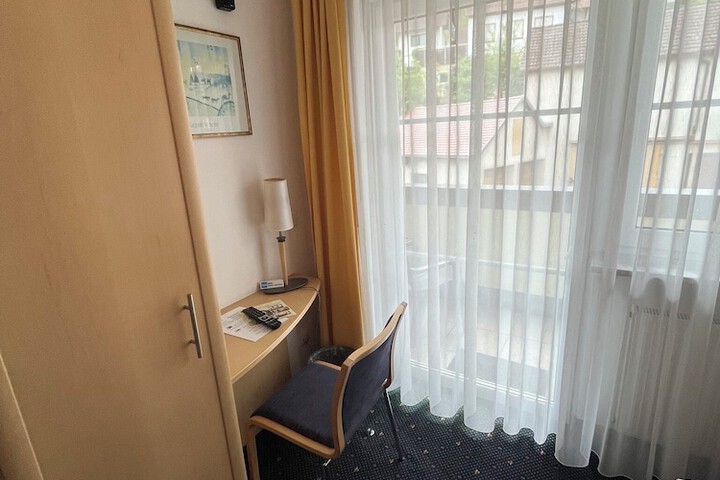 Room 4 of 30