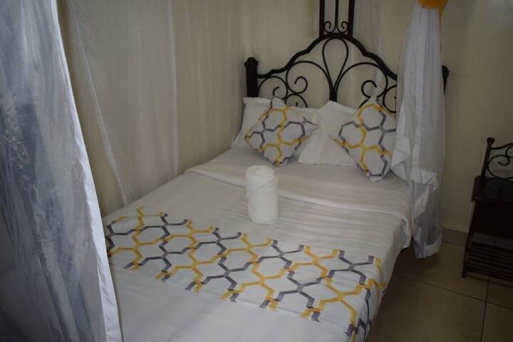 Room 13 of 40