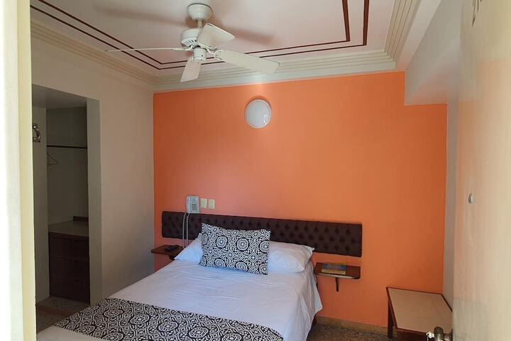 Room 16 of 40