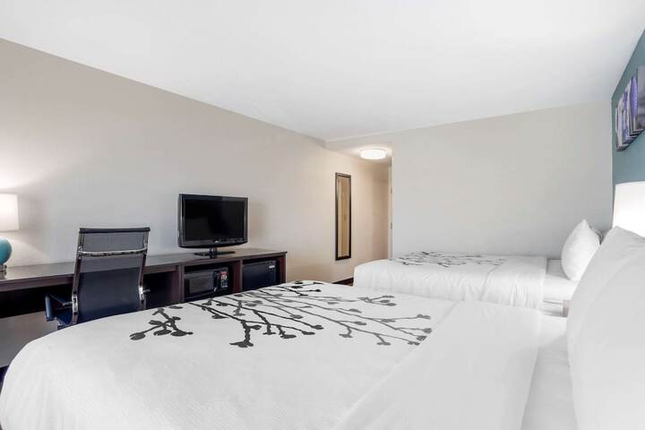 2 Queen Beds Beds Standard Room (2 of 11)