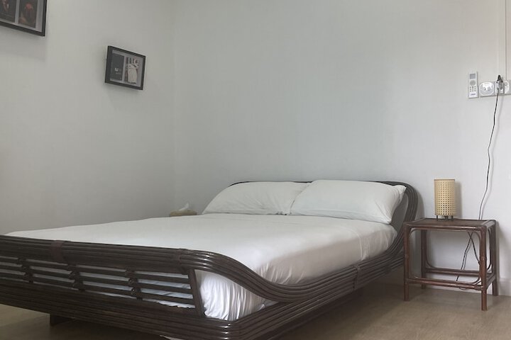 Room 13 of 33