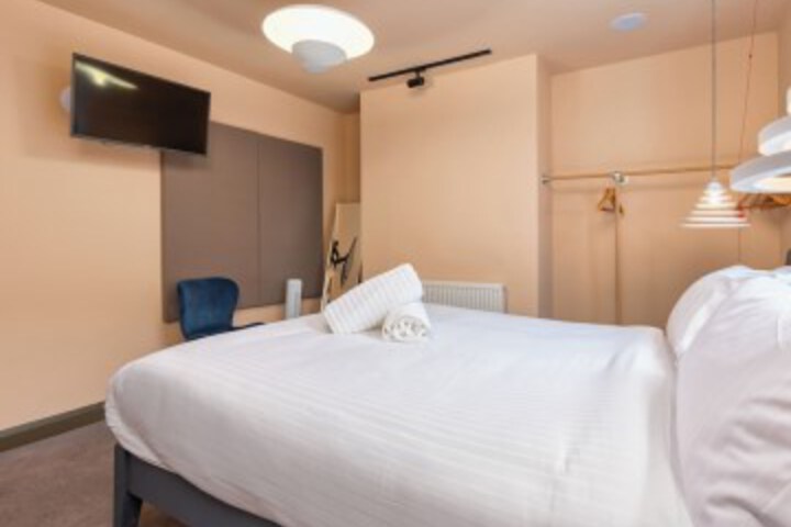 Room 68 of 109
