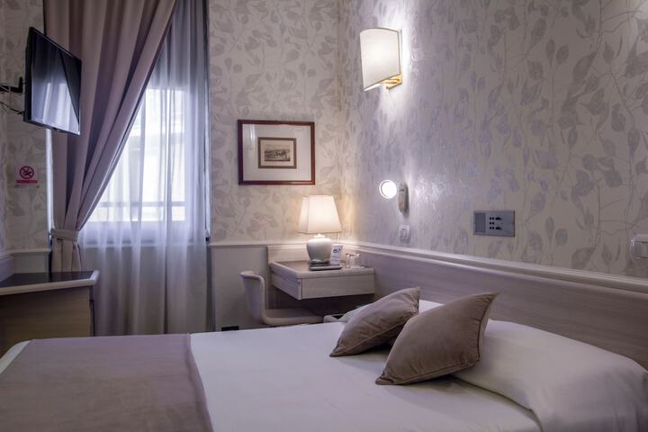 Room 44 of 93