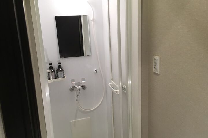 Room 11 of 19