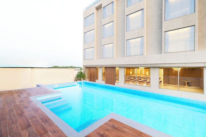 Pool 20 of 26
