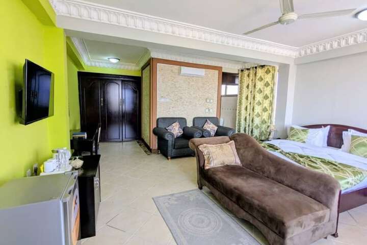 Room 7 of 15