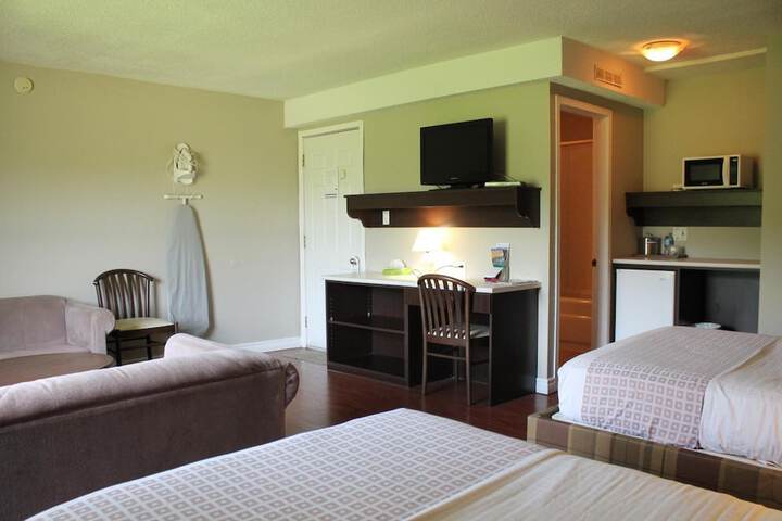 2 Double Beds (11 of 11)