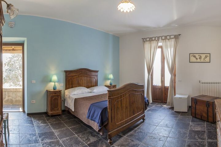 Room 7 of 25