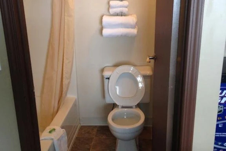 Room 9 of 12