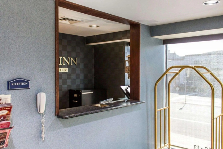 Entrance & Lobby