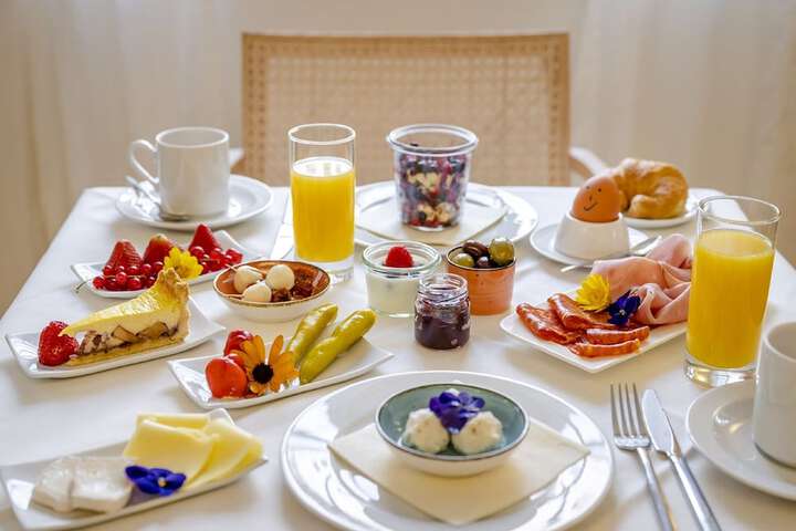 Breakfast/Coffee Service 50 of 72
