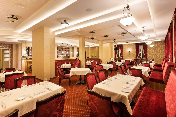 Dining 42 of 64