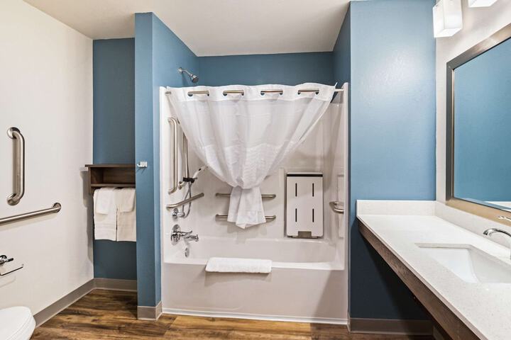 1 Queen Bed (1 of 18)