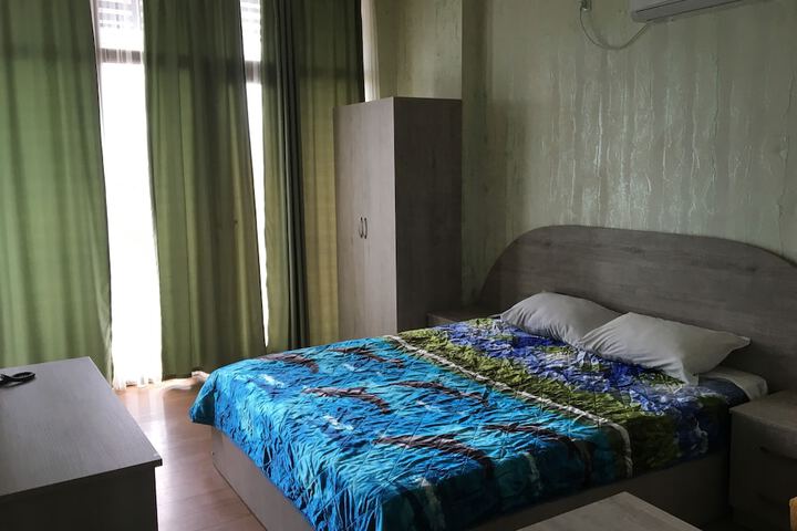 Room 6 of 35