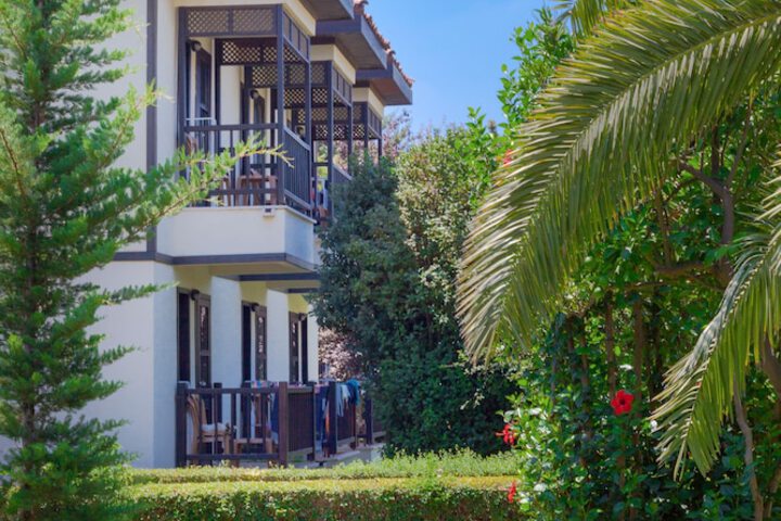 Hotel Exterior 106 of 113