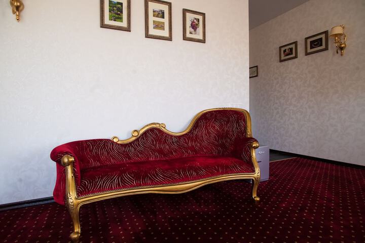 Room 18 of 120
