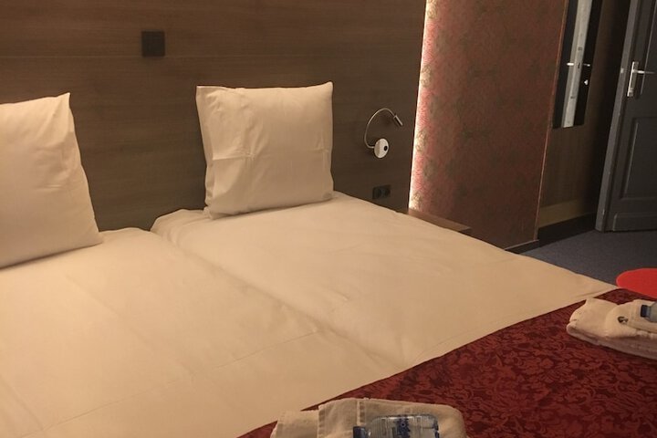 Room 4 of 64