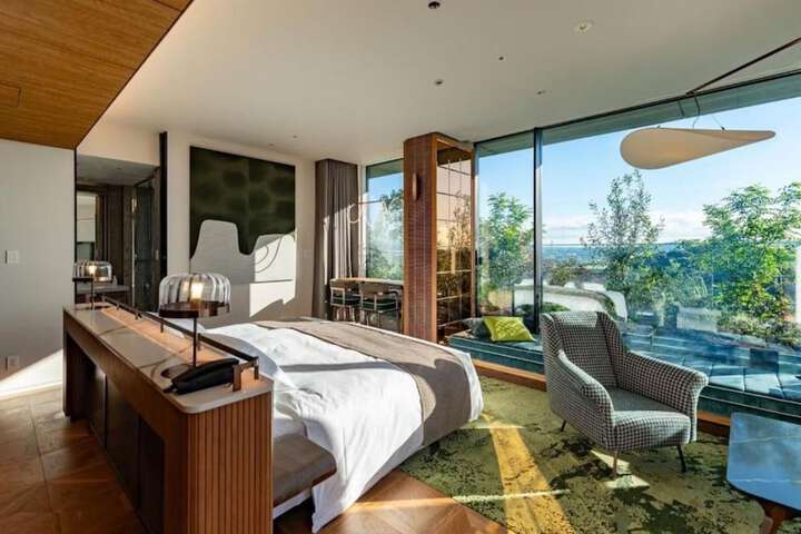 Room 19 of 190