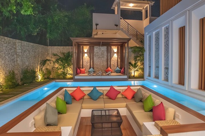 Lounge 137 of 145