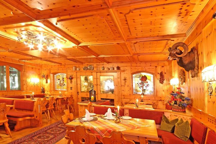 Dining 42 of 60