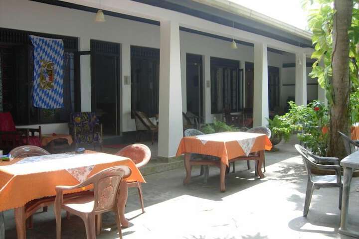 Dining 5 of 8