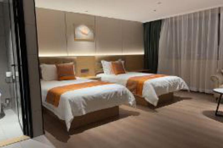 Room 17 of 19